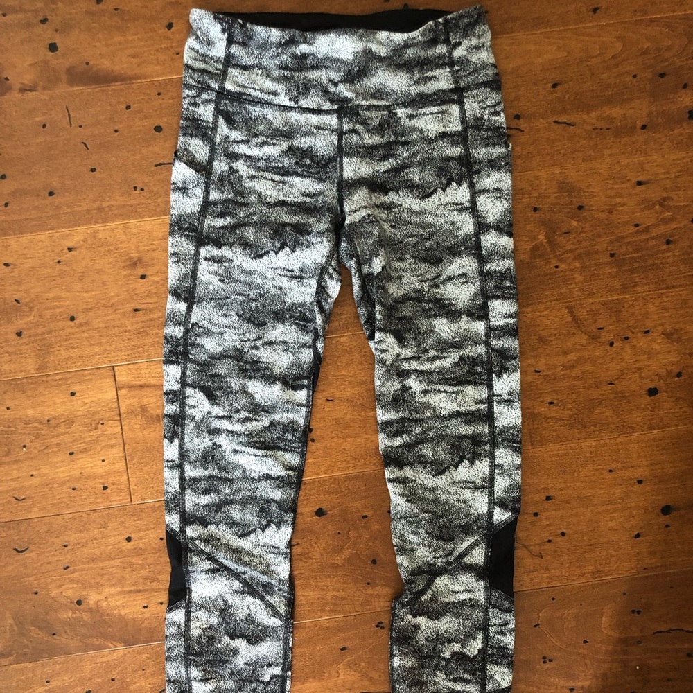 Lulu lemon 7/8 leggings RESERVED